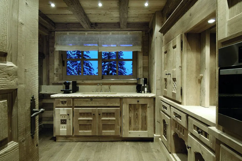 Chalet Black Pearl photograph 5