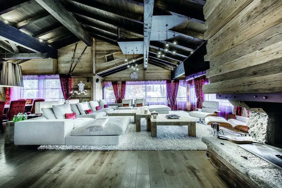 Chalet Black Pearl photograph 4