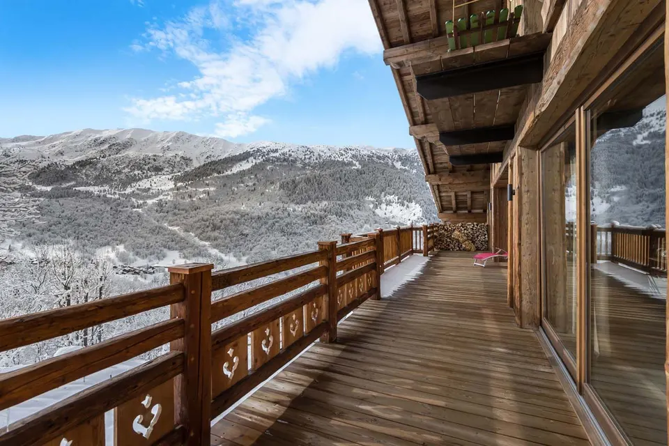 Chalet Queen Mijane photograph 3