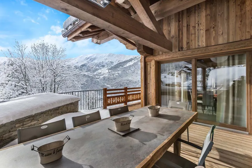 Chalet Queen Mijane photograph 2