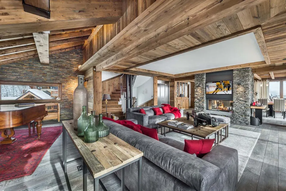 Chalet Queen Mijane photograph 5