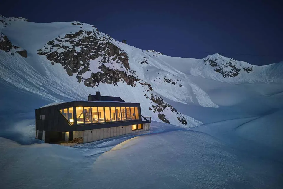 Cabane Tortin photograph 2