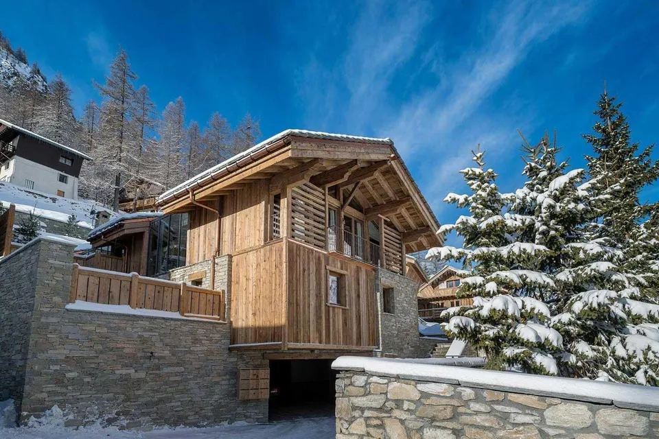 Chalet Husky photograph 2